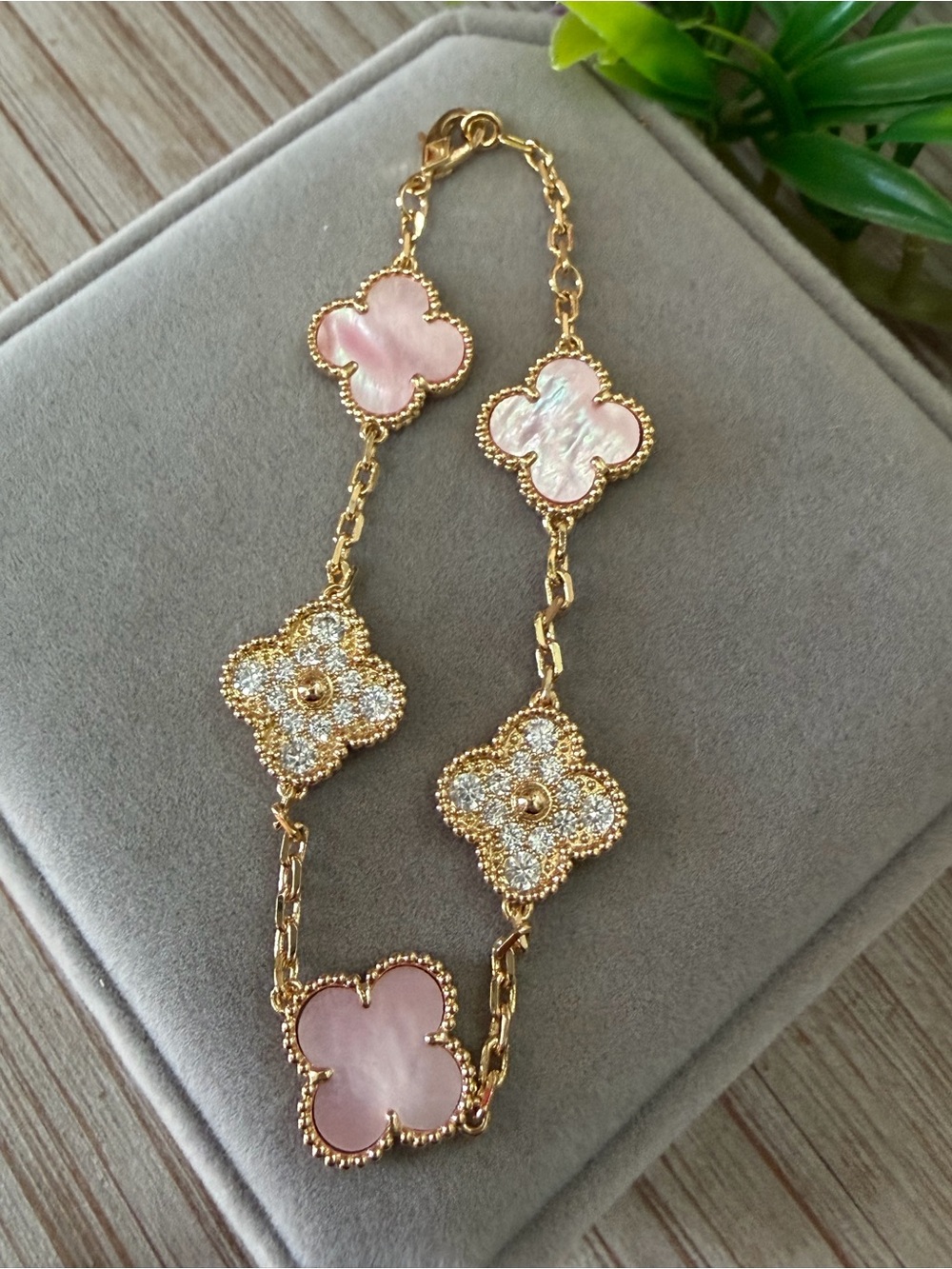 Gold-Plated Pink Mother-of-Pearl Clover Bracelet with stone